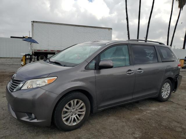 2014 TOYOTA SIENNA XLE, 