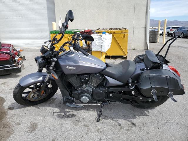 5VPFTB009H3002743 - 2017 VICTORY MOTORCYCLES OCTANE SILVER photo 3