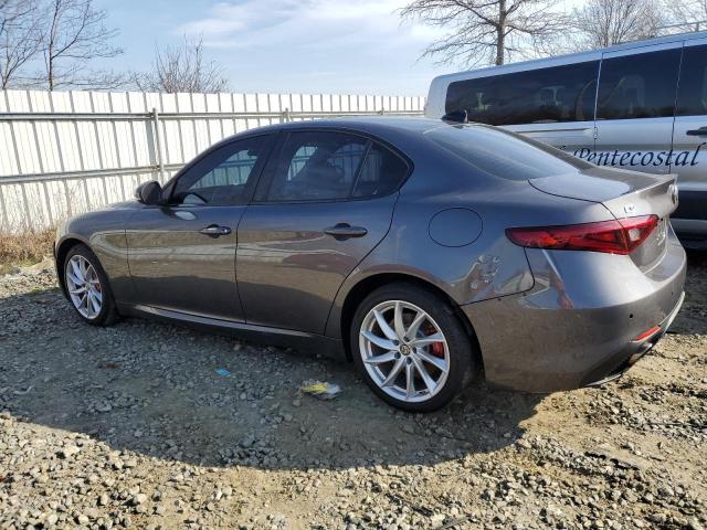 ZARFAEDN8H7555796 - 2017 ALFA ROMEO GIULIA Q4 灰色 照片 2