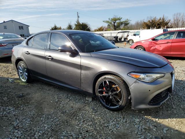 ZARFAEDN8H7555796 - 2017 ALFA ROMEO GIULIA Q4 灰色 照片 4