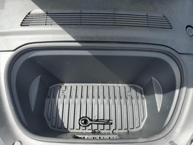 7SAYGDEDXRF055641 - 2024 TESLA MODEL Y WHITE photo 11