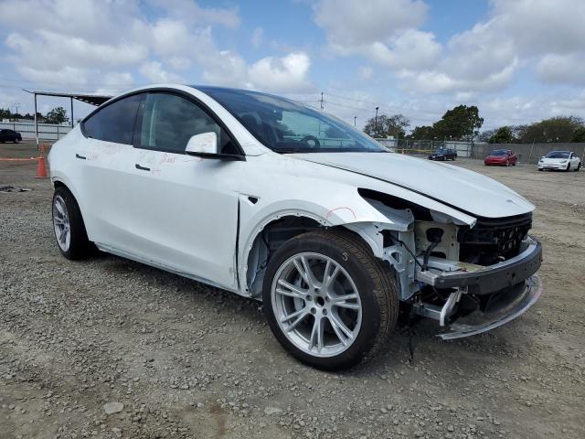7SAYGDEDXRF055641 - 2024 TESLA MODEL Y WHITE photo 4