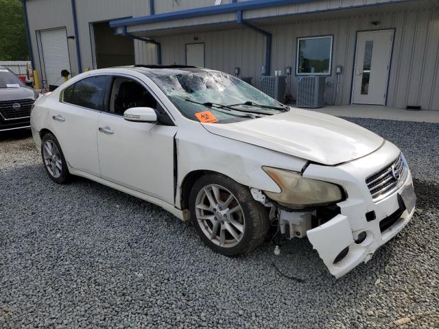 1N4AA5AP4AC874903 - 2010 NISSAN MAXIMA S WHITE photo 4