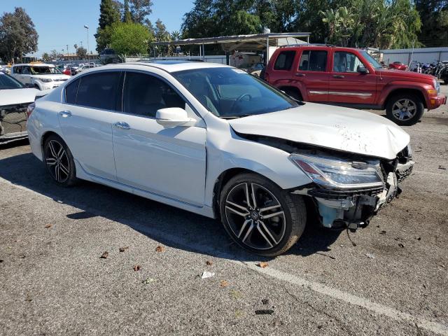 1HGCR3F97HA005942 - 2017 HONDA ACCORD TOURING WHITE photo 4