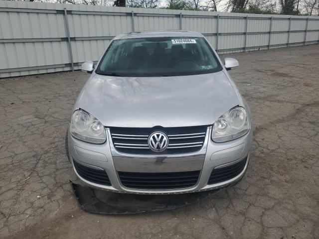 3VWRX7AJ9AM034517 - 2010 VOLKSWAGEN JETTA SE SILVER photo 5