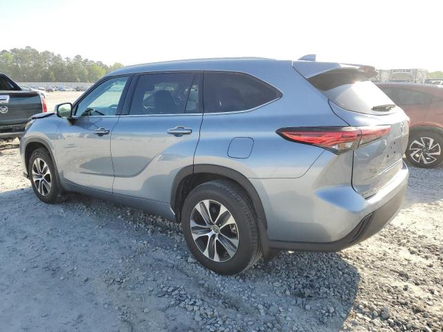 5TDGZRBH6NS251637 - 2022 TOYOTA HIGHLANDER XLE BLUE photo 2
