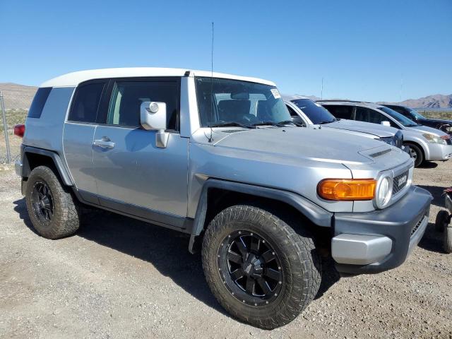 JTEBU11F870088369 - 2007 TOYOTA FJ CRUISER SILVER photo 4