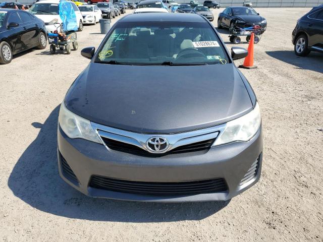 4T4BF1FK8DR280966 - 2013 TOYOTA CAMRY L GRAY photo 5