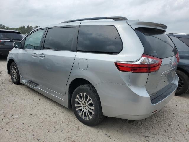 5TDYZ3DC0LS083848 - 2020 TOYOTA SIENNA XLE SILVER photo 2