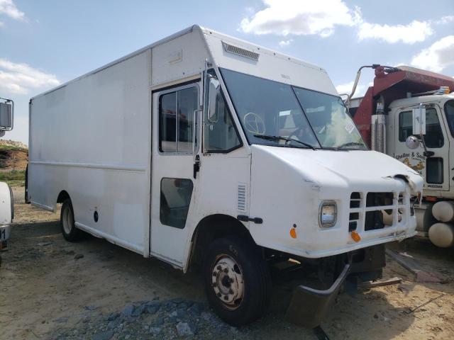 4UZAARDU0CCBK9148 - 2000 FREIGHTLINER CHASSIS M LINE WALK-IN VAN WHITE photo 1