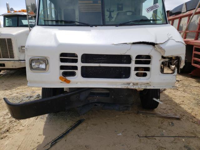 4UZAARDU0CCBK9148 - 2000 FREIGHTLINER CHASSIS M LINE WALK-IN VAN WHITE photo 9