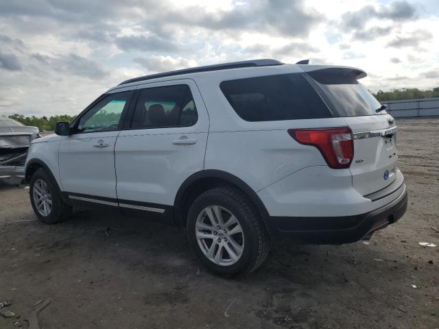 1FM5K8DH9KGB03552 - 2019 FORD EXPLORER XLT WHITE photo 2