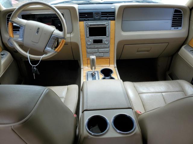 5LMFU28597LJ02716 - 2007 LINCOLN NAVIGATOR თეთრი ფოტო 8