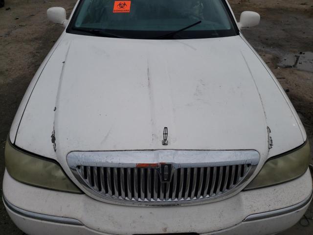 1LNHM81W44Y629949 - 2004 LINCOLN TOWN CAR EXECUTIVE WHITE photo 11