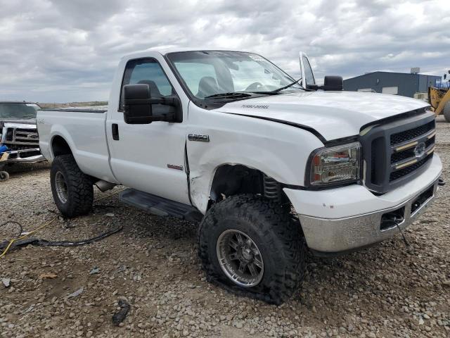 1FTSF21P97EB42925 - 2007 FORD F250 SUPER DUTY WHITE photo 4