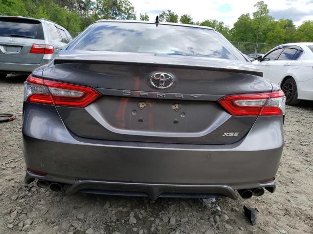 4T1BZ1HK8JU014910 - 2018 TOYOTA CAMRY XSE GRAY photo 6