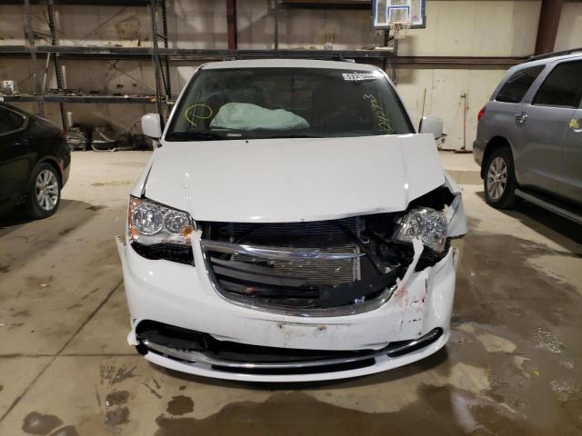 2C4RC1BG4GR175320 - 2016 CHRYSLER TOWN & COU TOURING WHITE photo 5