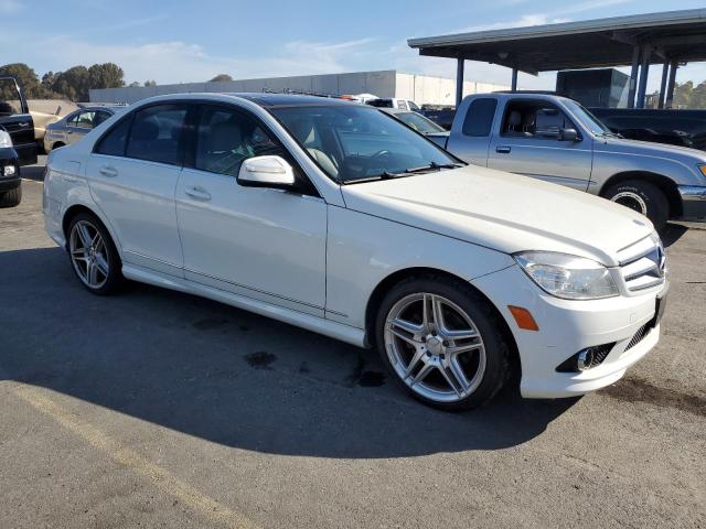 WDDGF54XX8R018066 - 2008 MERCEDES-BENZ C 300 WHITE photo 4