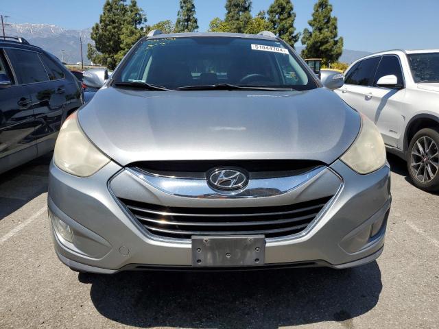 KM8JU3AC0AU012867 - 2010 HYUNDAI TUCSON GLS SILVER photo 5