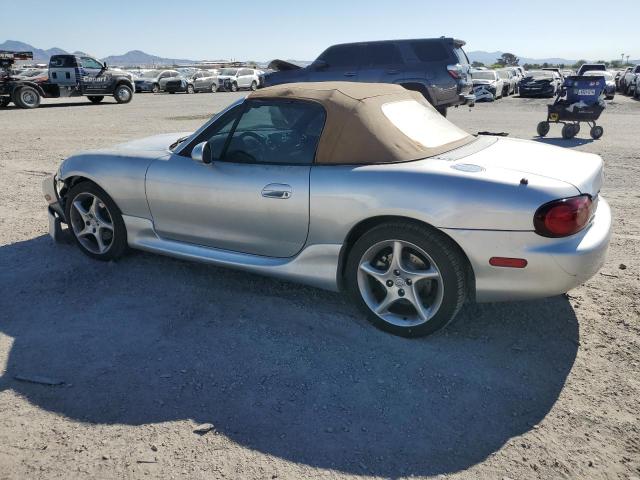 JM1NB353820221630 - 2002 MAZDA MX-5 MIATA BASE SILVER photo 2