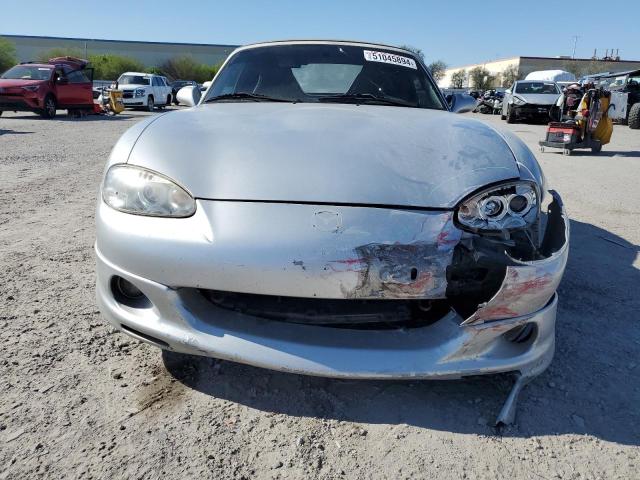JM1NB353820221630 - 2002 MAZDA MX-5 MIATA BASE SILVER photo 5