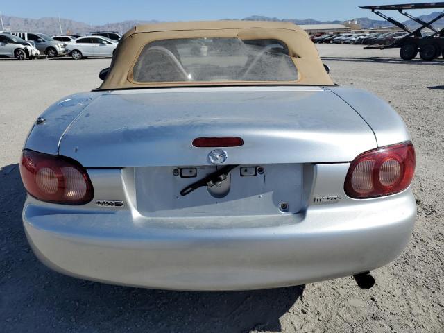 JM1NB353820221630 - 2002 MAZDA MX-5 MIATA BASE SILVER photo 6