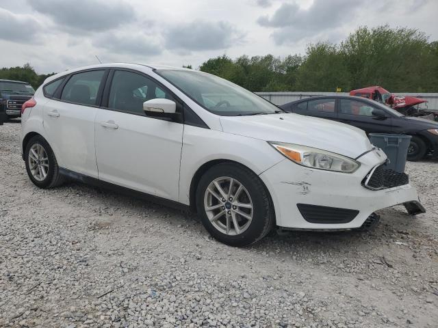 1FADP3K24HL241895 - 2017 FORD FOCUS SE WHITE photo 4