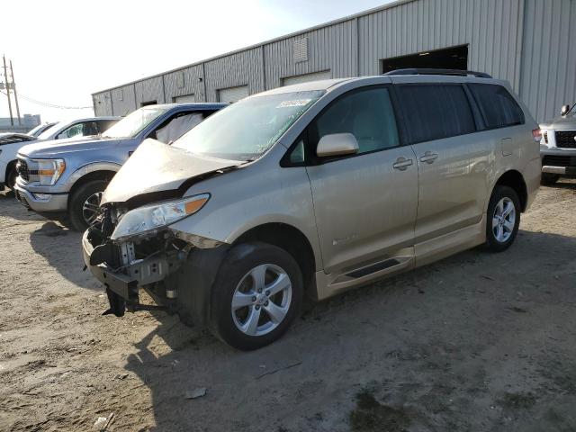 2013 TOYOTA SIENNA LE, 