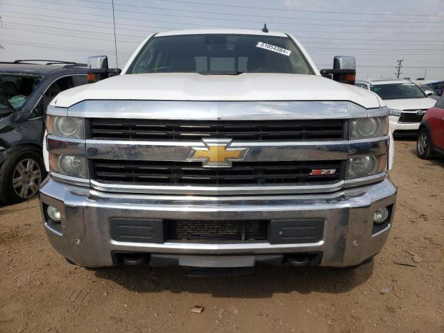 1GC1KWE81FF585516 - 2015 CHEVROLET SILVERADO K2500 HEAVY DUTY LTZ WHITE photo 5