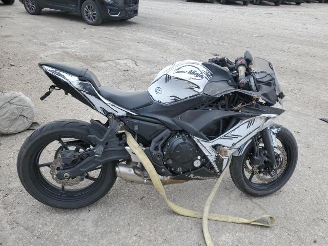 JKAEXEJ17HDA00052 - 2017 KAWASAKI EX650 J თეთრი ფოტო 1