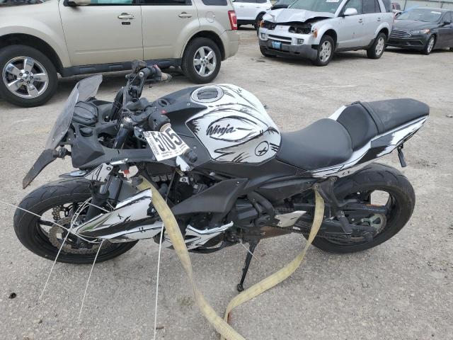 JKAEXEJ17HDA00052 - 2017 KAWASAKI EX650 J თეთრი ფოტო 3