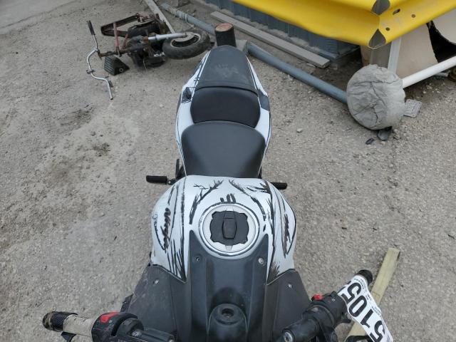 JKAEXEJ17HDA00052 - 2017 KAWASAKI EX650 J თეთრი ფოტო 5