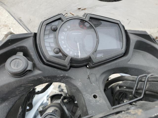 JKAEXEJ17HDA00052 - 2017 KAWASAKI EX650 J თეთრი ფოტო 7