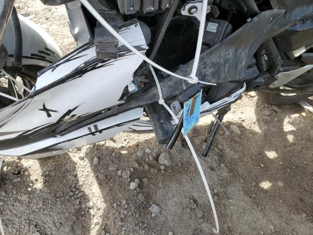 JKAEXEJ17HDA00052 - 2017 KAWASAKI EX650 J თეთრი ფოტო 8