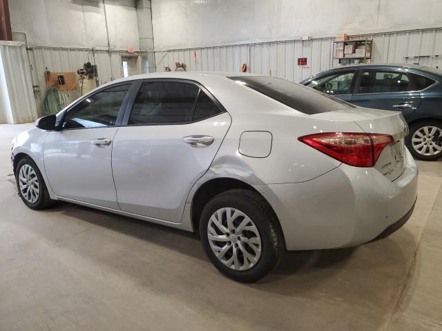 5YFBURHE9HP575992 - 2017 TOYOTA COROLLA L SILVER photo 2