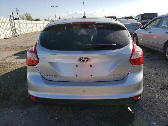 1FAHP3N26CL189286 - 2012 FORD FOCUS TITANIUM SILVER photo 6