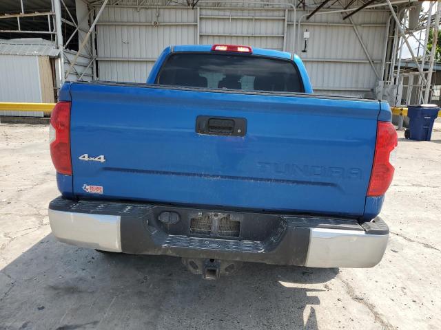 5TFDW5F16JX765106 - 2018 TOYOTA TUNDRA CREWMAX SR5 BLUE photo 6