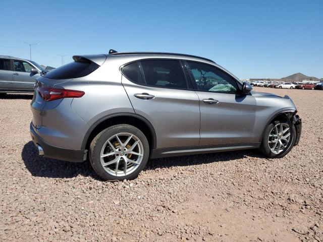 ZASFAKNN6J7B86814 - 2018 ALFA ROMEO STELVIO TI SPORT GRAY photo 3