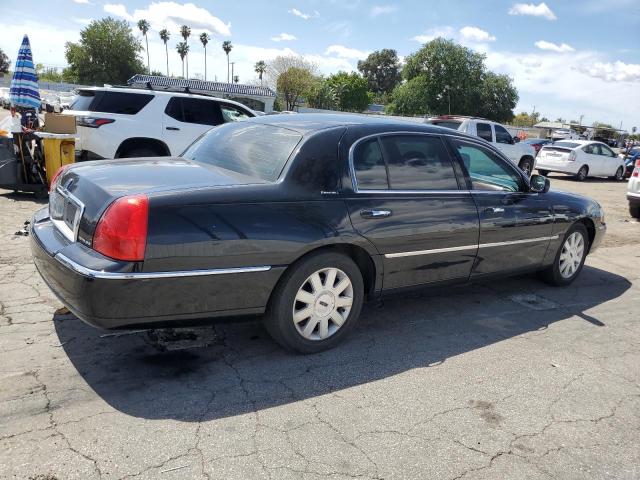 1LNHM84W13Y627957 - 2003 LINCOLN TOWN CAR EXECUTIVE L BLACK photo 3