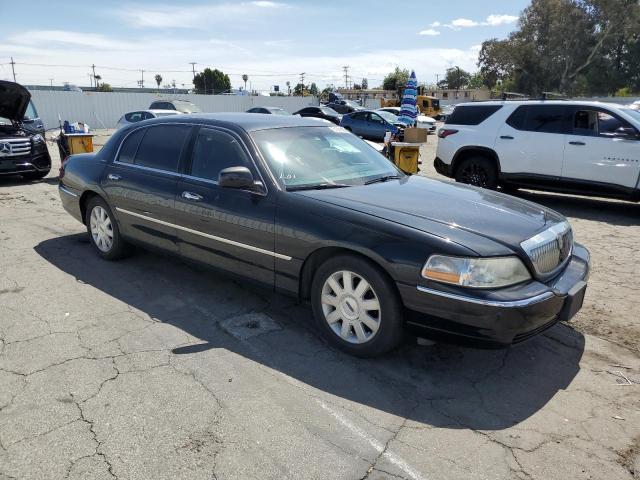 1LNHM84W13Y627957 - 2003 LINCOLN TOWN CAR EXECUTIVE L BLACK photo 4