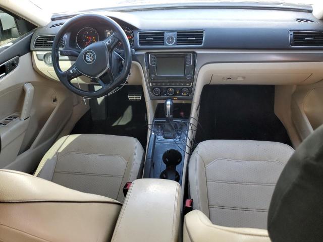 1VWDT7A32HC055261 - 2017 VOLKSWAGEN PASSAT R-LINE أبيض صورة 8