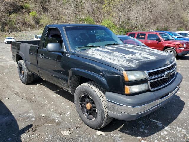 1GCEK14T15Z141172 - 2005 CHEVROLET SILVERADO K1500 BLACK photo 4