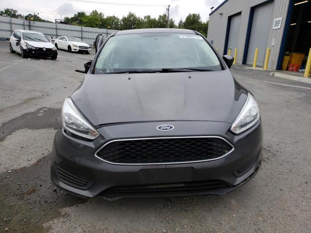 1FADP3F29HL206599 - 2017 FORD FOCUS SE GRAY photo 5