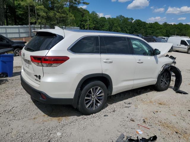 5TDJZRFH8HS448717 - 2017 TOYOTA HIGHLANDER SE WHITE photo 3