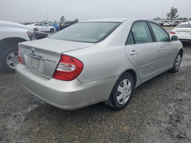 JTDBE32K520118929 - 2002 TOYOTA CAMRY LE SILVER photo 3