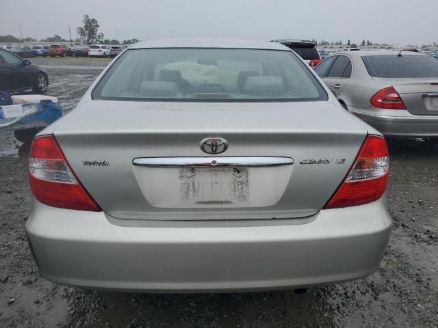 JTDBE32K520118929 - 2002 TOYOTA CAMRY LE SILVER photo 6