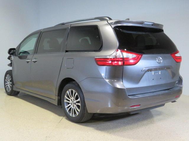 5TDYZ3DC3JS921237 - 2018 TOYOTA SIENNA XLE GRAY photo 3