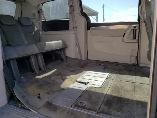 2V4RW4D13AR388046 - 2010 VOLKSWAGEN ROUTAN S GRAY photo 11