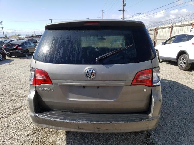 2V4RW4D13AR388046 - 2010 VOLKSWAGEN ROUTAN S GRAY photo 6