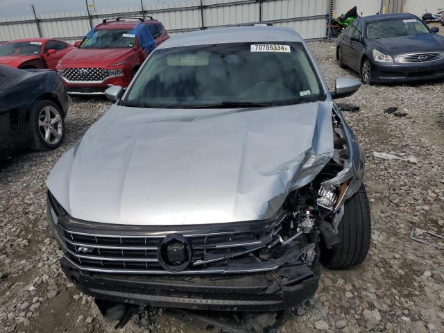 1VWDT7A39HC066063 - 2017 VOLKSWAGEN PASSAT R-LINE Gümüş foto 5